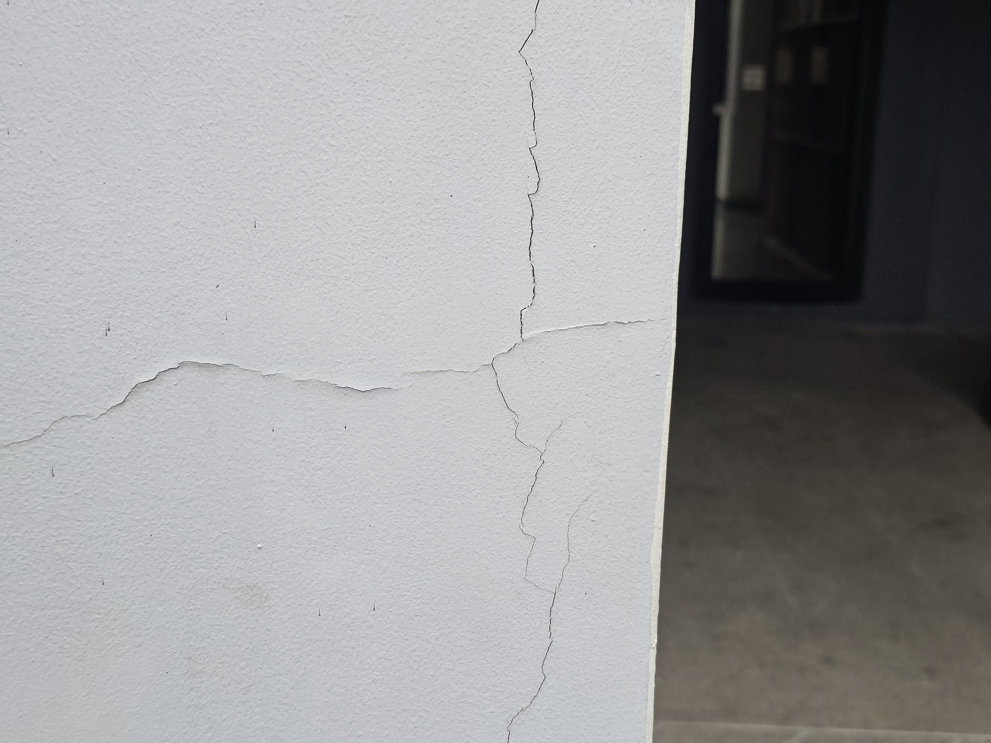 hairline cracks on outside wall building